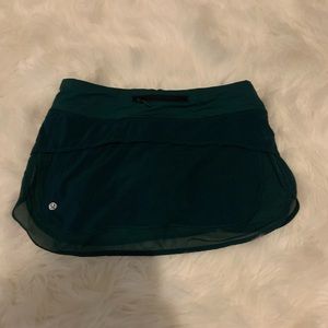 Green lululemon running skirt in size 6
